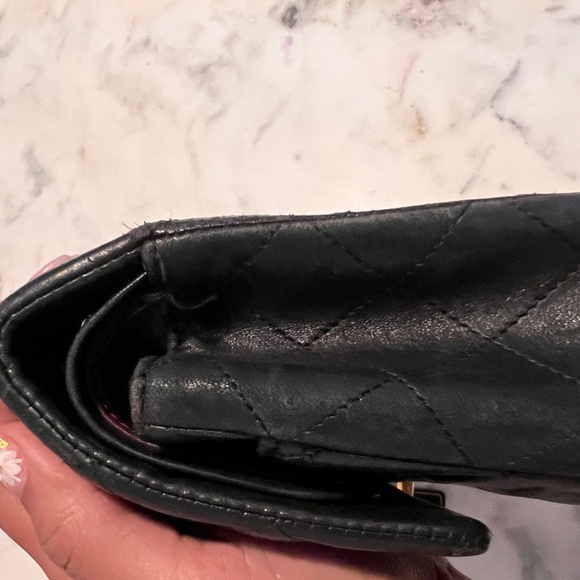 Chanel Quilted black CC leather Flap handbag - Picture 15 of 16